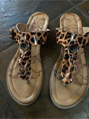 Blowfish Leopard Print Patent Leather Thong Sandals - Brown Black size: 7.5